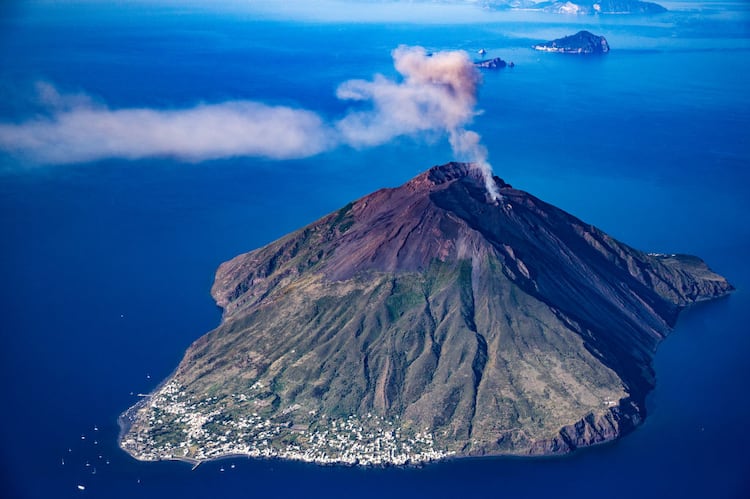 Vulcani In Italia Lelenco Di Quelli Attivi E Di Quelli Spenti Quanti Sono E Dove Sono Foto 